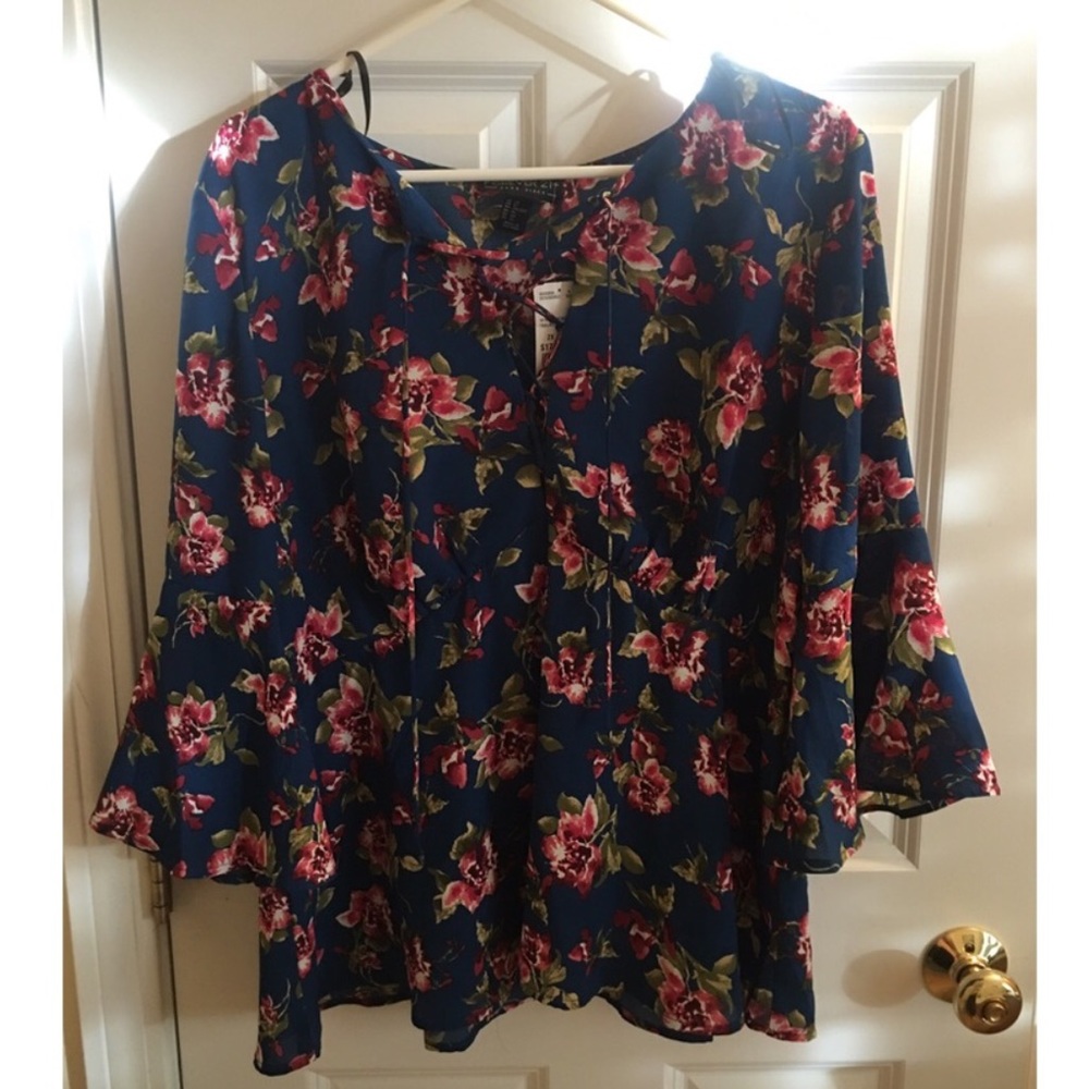 💕💕 Forever 21 Plus Floral Top BRAND NEW 💕💕